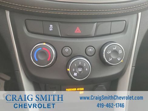 Used 2022 Chevrolet Trax LT w/ LT Convenience Package AWD/4WD image 25