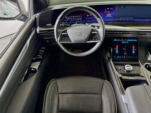 Certified 2025 Cadillac Escalade Premium Luxury AWD/4WD image 22