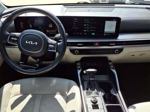 Certified 2025 Kia Sorento S image 12