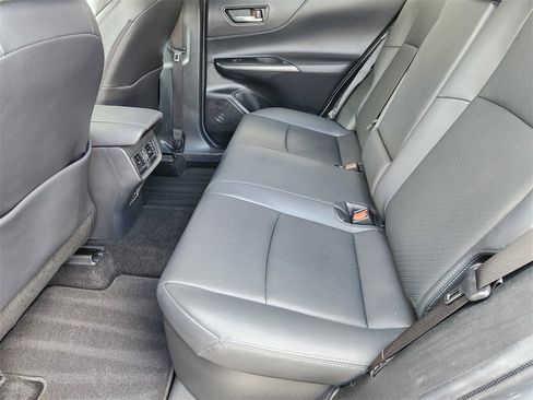 Used 2022 Toyota Venza Limited image 29