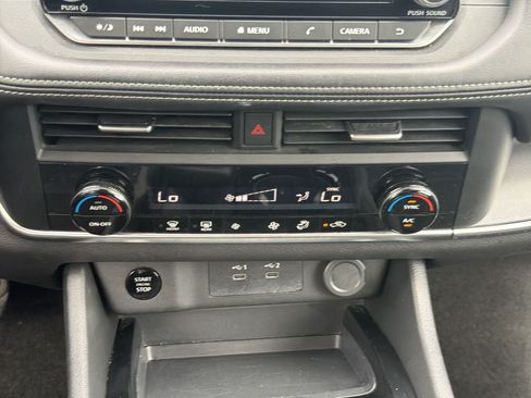 Used 2024 Nissan Rogue SV AWD/4WD image 18
