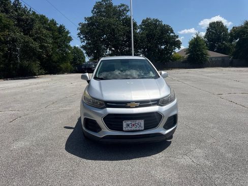 Used 2017 Chevrolet Trax LS FWD image 2