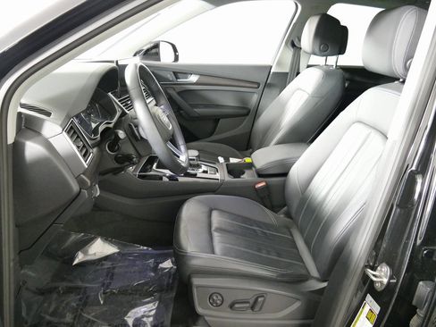 Used 2023 Audi Q5 2.0T Premium w/ Convenience Package image 13
