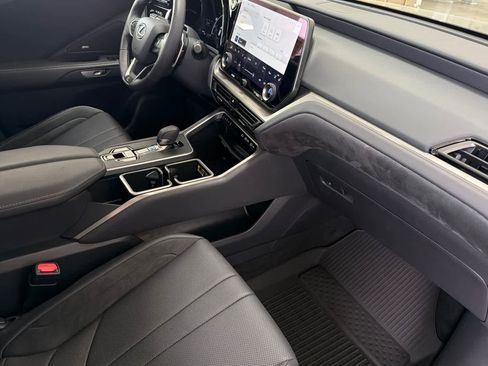 New 2026 Lexus TX 500h AWD image 17