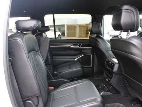 Used 2024 Jeep Wagoneer Series II image 34