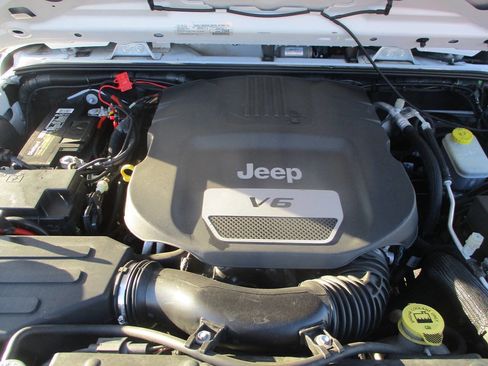 Used 2018 Jeep Wrangler Unlimited Sport S image 16