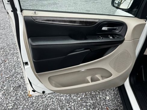 Used 2015 RAM C/V Tradesman image 20