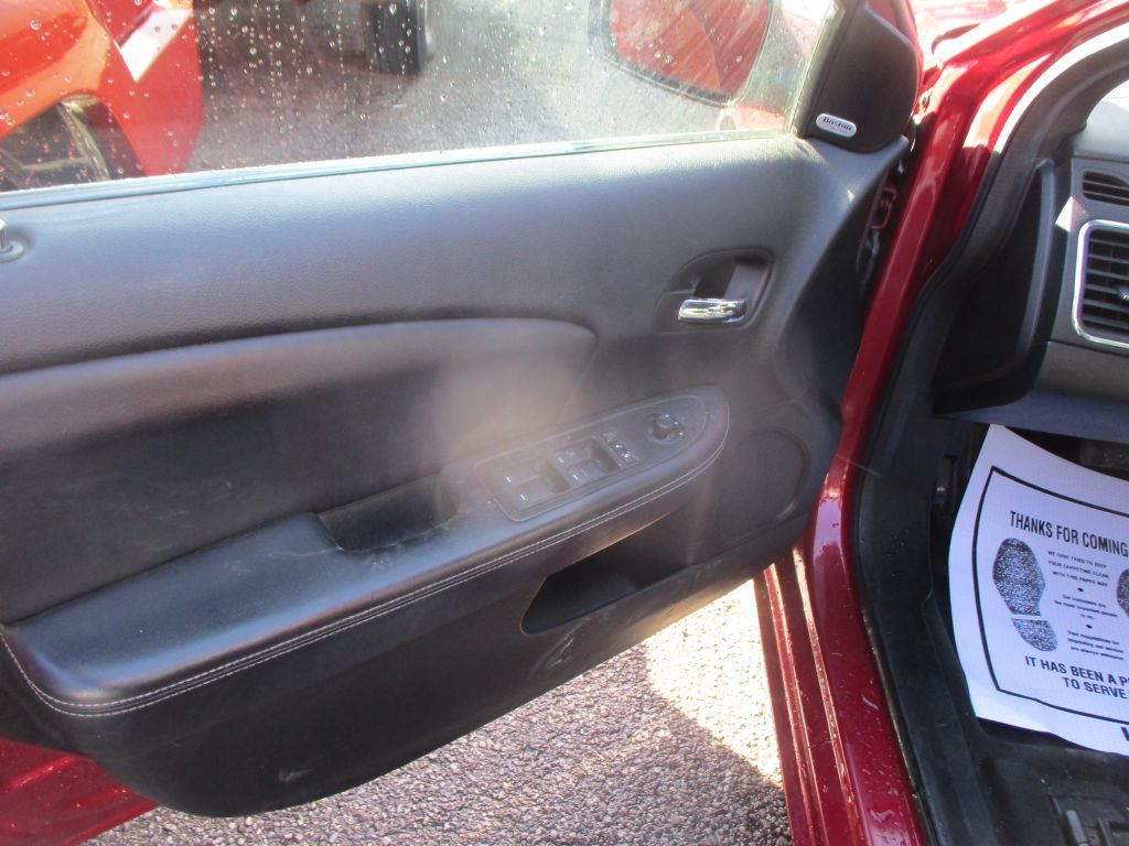 Used 2013 Chrysler 200 Limited FWD image 9