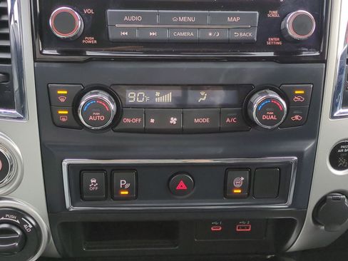 Used 2021 Nissan Titan SV w/ SV Convenience Package image 24