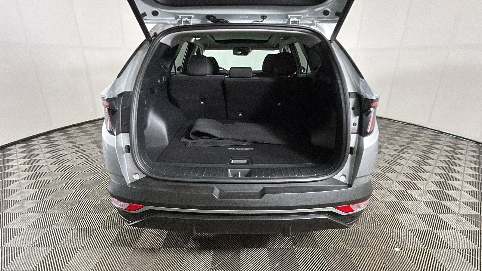 Certified 2022 Hyundai Tucson SEL w/ Cargo Package AWD/4WD image 35
