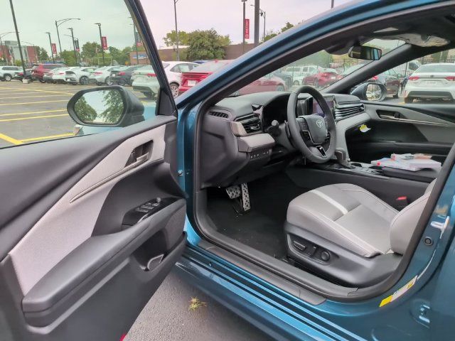 Used 2026 Toyota Camry SE FWD image 11