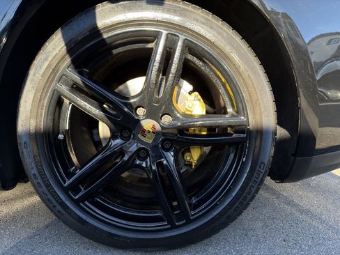 Used 2018 Porsche Panamera w/ Premium Package image 13