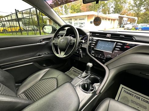 Used 2018 Toyota Camry SE image 9