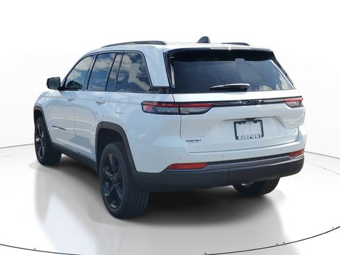 New 2026 Jeep Grand Cherokee Limited RWD image 3