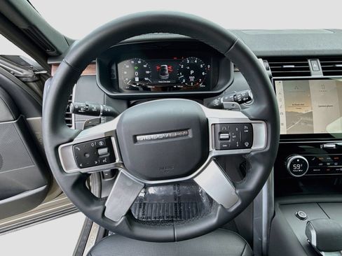 Used 2025 Land Rover Discovery Dynamic SE AWD/4WD image 41