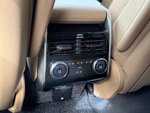 New 2026 Land Rover Range Rover Long Wheelbase SE AWD/4WD image 31