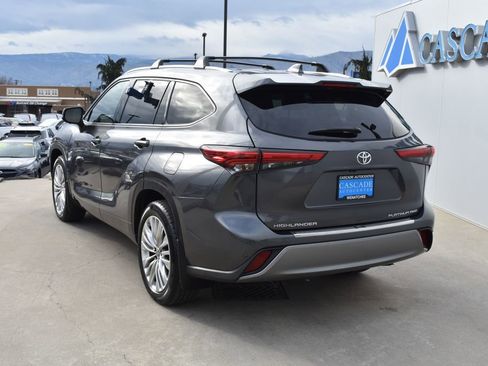 Used 2023 Toyota Highlander Platinum image 6