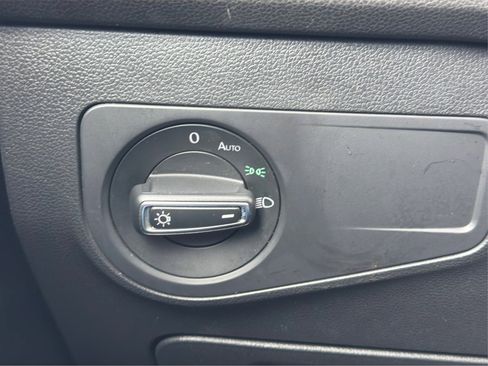 Used 2021 Volkswagen Tiguan SE image 15