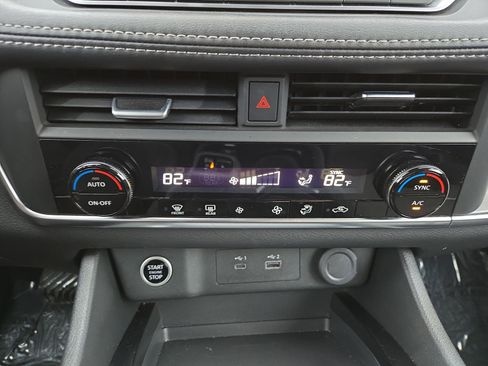 Used 2023 Nissan Rogue SV image 18