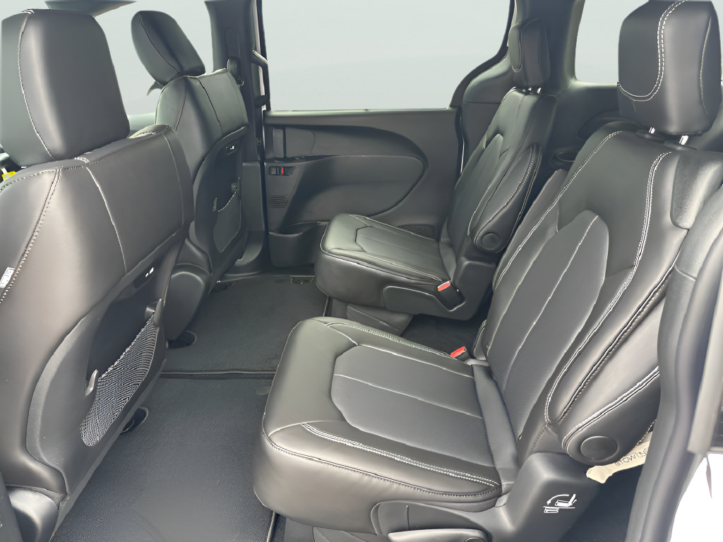 New 2027 Chrysler Pacifica Select FWD image 33