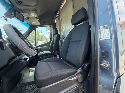 Used 2019 Mercedes-Benz Sprinter 170 image 13