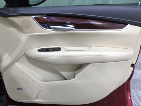 Used 2018 Cadillac XT5 Luxury w/ Driver Awareness Package image 30