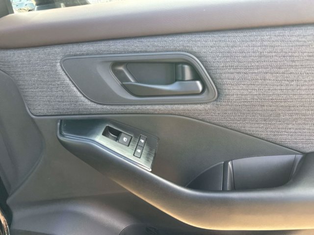 Used 2023 Nissan Rogue S FWD image 20