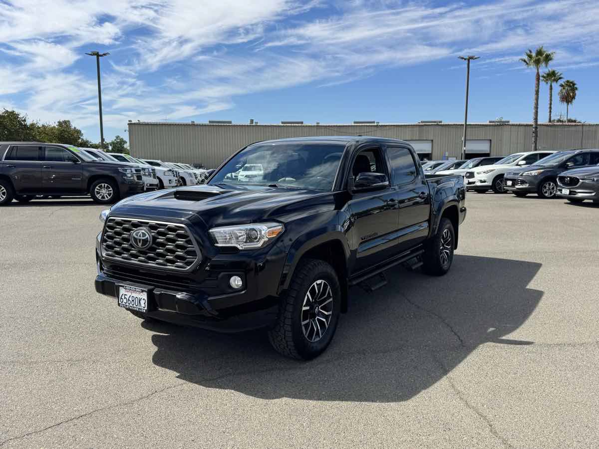 Used 2022 Toyota Tacoma TRD Sport w/ TRD Premium Sport Package AWD/4WD image 5