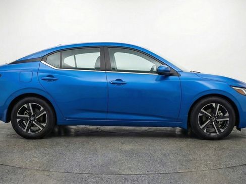 Used 2025 Nissan Sentra SV FWD image 11