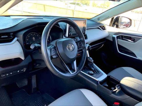Used 2021 Toyota RAV4 Limited image 14