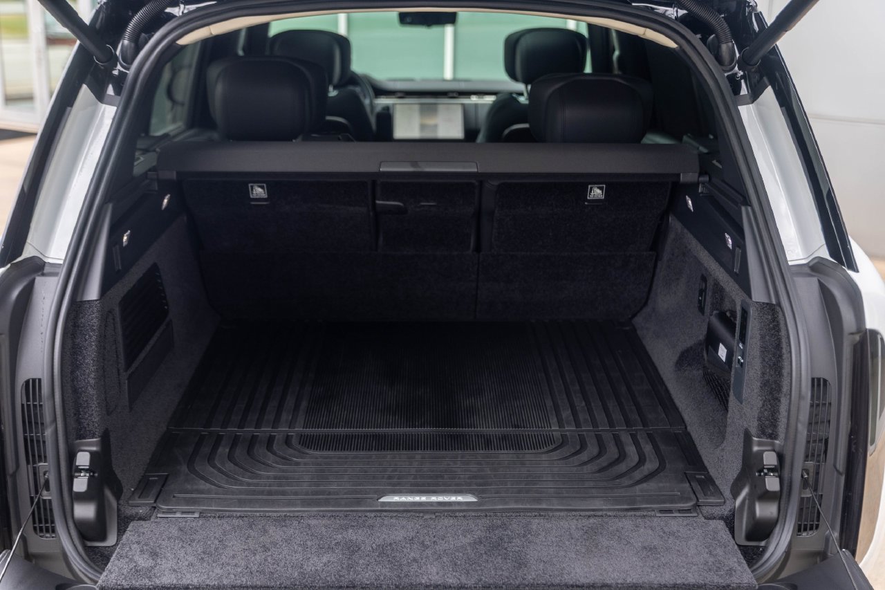 Used 2025 Land Rover Range Rover Long Wheelbase Autobiography AWD/4WD image 49