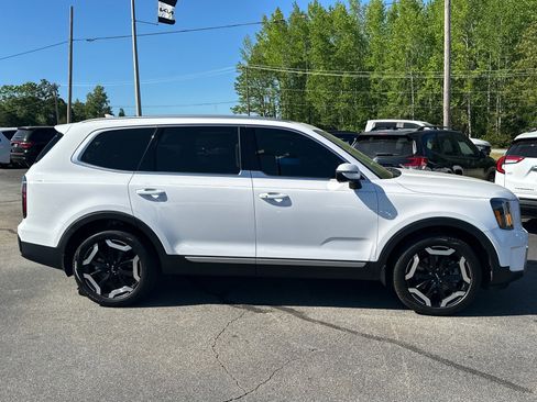 Certified 2024 Kia Telluride EX image 2