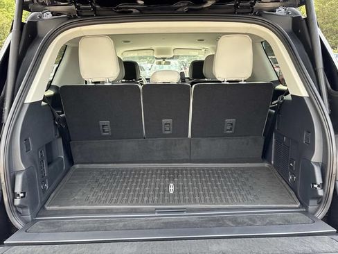New 2026 Lincoln Navigator Premiere AWD/4WD image 12