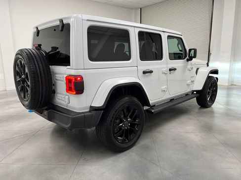 Used 2024 Jeep Wrangler Unlimited Sahara AWD/4WD image 9