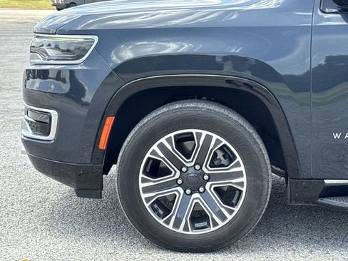 Used 2023 Jeep Wagoneer Series II w/ HD Trailer Tow Package AWD/4WD image 10