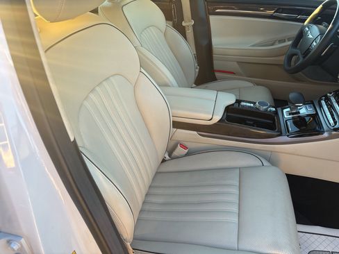 Used 2018 Genesis G90 3.3T Premium image 18