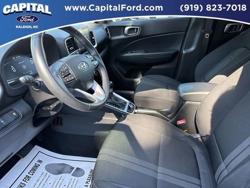 Used 2025 Hyundai Venue SEL FWD image 19