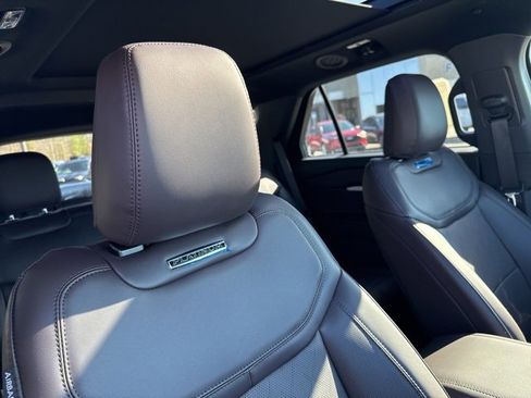 New 2026 Ford Explorer Platinum image 16