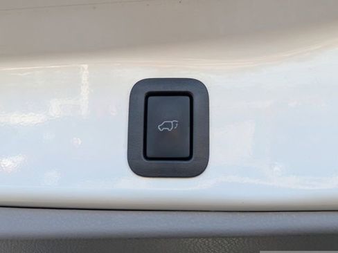 Used 2019 Toyota Highlander Limited image 14