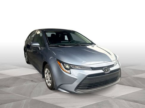 Used 2025 Toyota Corolla LE FWD image 2