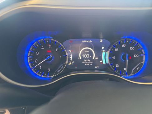 Used 2024 Chrysler Pacifica Touring-L FWD image 14