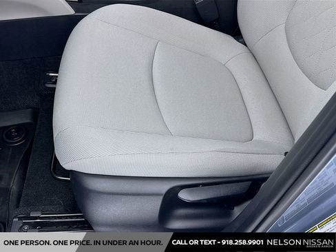 Used 2024 Toyota Corolla Cross LE w/ Moonroof Package AWD/4WD image 18