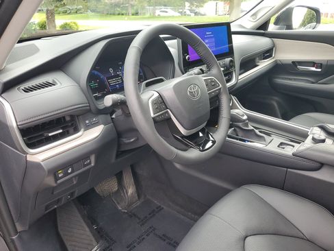Used 2024 Toyota Grand Highlander AWD image 10