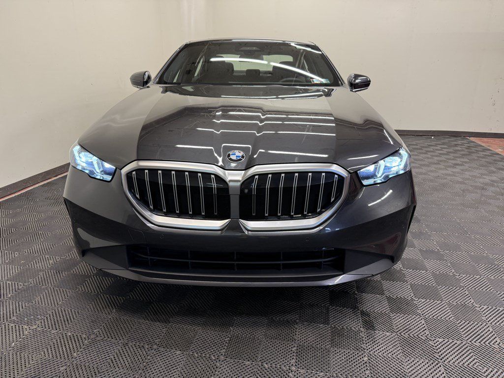 Used 2024 BMW 540i xDrive AWD/4WD image 4