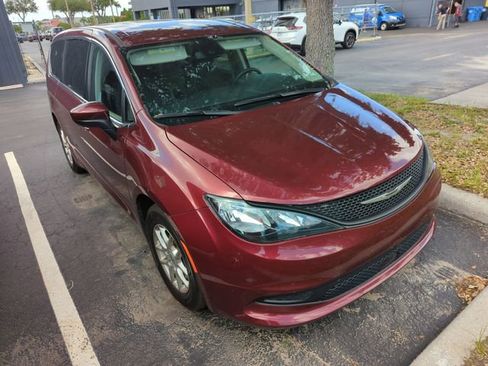 Used 2023 Chrysler Voyager LX FWD image 1
