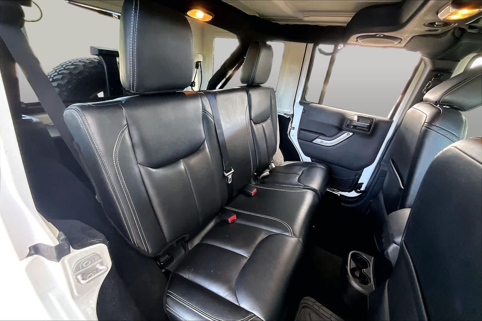 Used 2014 Jeep Wrangler Unlimited Rubicon w/ Connectivity Group AWD/4WD image 20