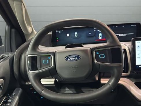 Used 2025 Ford Expedition Max Active image 10