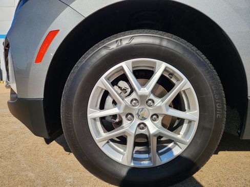 Used 2024 Chevrolet Equinox LT AWD/4WD image 11