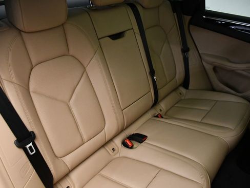 Certified 2025 Porsche Macan image 56