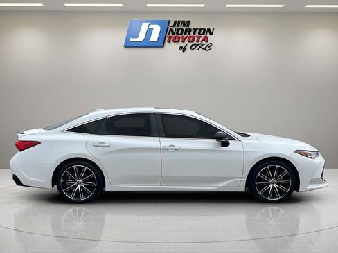 Used 2022 Toyota Avalon Touring image 4